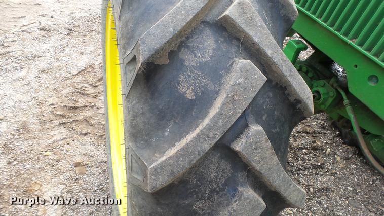 image for item AM9122 1986 John Deere 2950 MFWD tractor