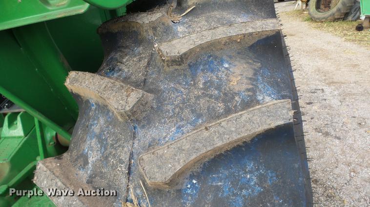 image for item AM9122 1986 John Deere 2950 MFWD tractor