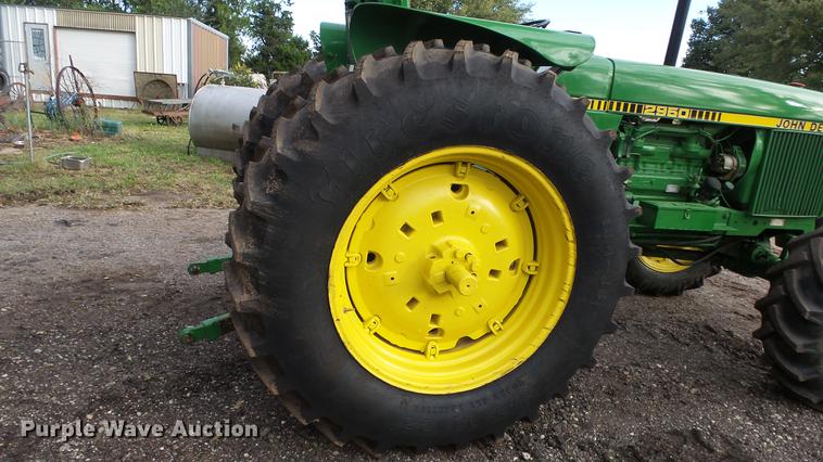 image for item AM9122 1986 John Deere 2950 MFWD tractor