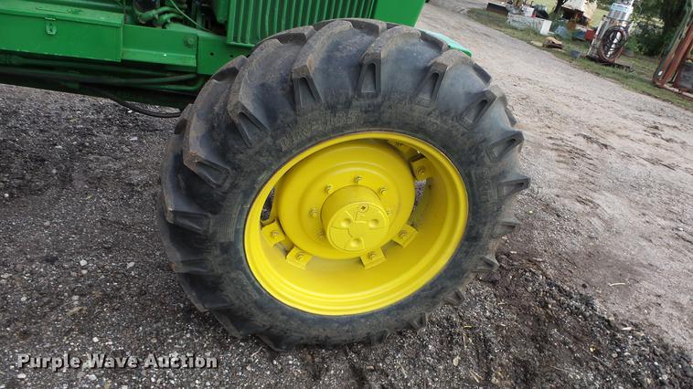image for item AM9122 1986 John Deere 2950 MFWD tractor