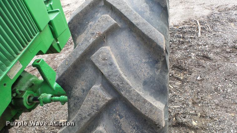 image for item AM9122 1986 John Deere 2950 MFWD tractor