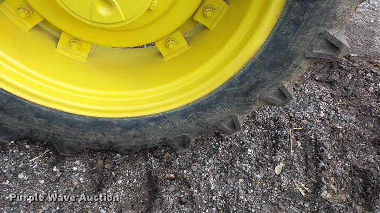 image for item AM9122 1986 John Deere 2950 MFWD tractor