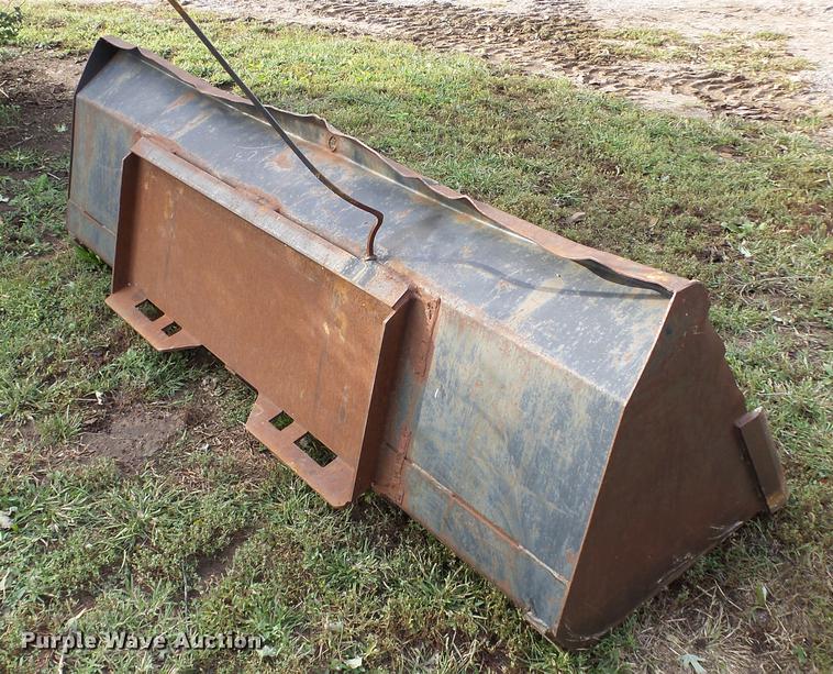 84"W steel skid steer bucket in Mount Hope, KS Item AM9124 sold