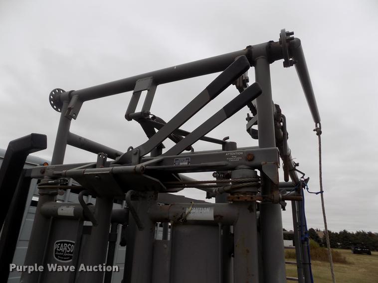 image for item DB9091 Pearson cattle chute