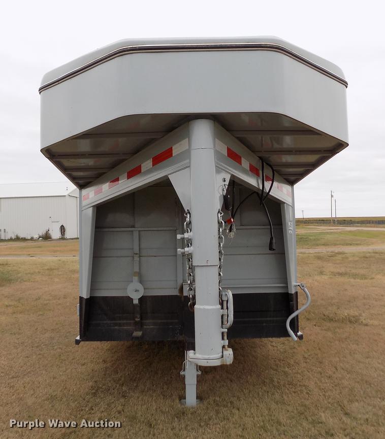 image for item DB9092 2004 Titan livestock trailer