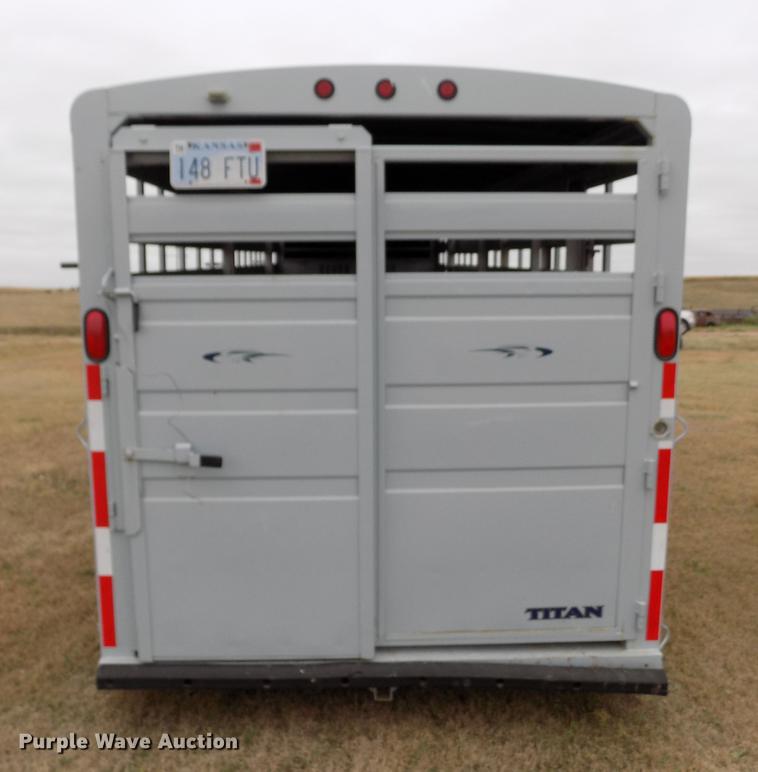 image for item DB9092 2004 Titan livestock trailer