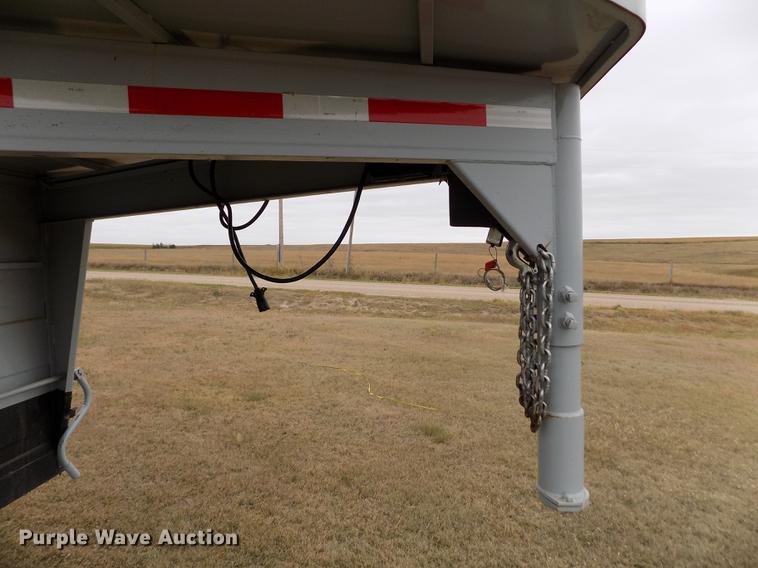 image for item DB9092 2004 Titan livestock trailer