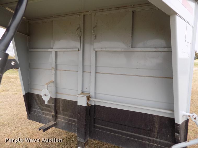 image for item DB9092 2004 Titan livestock trailer