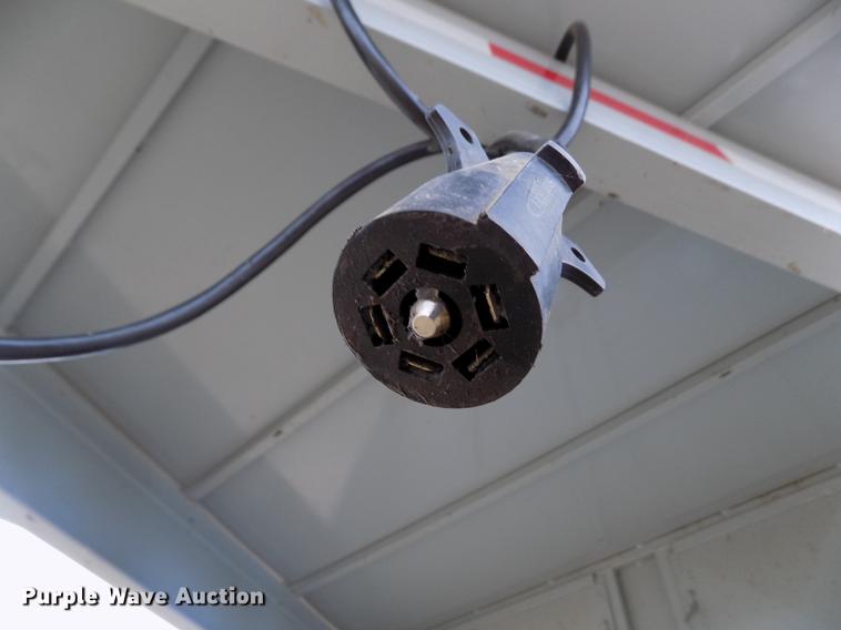 image for item DB9092 2004 Titan livestock trailer