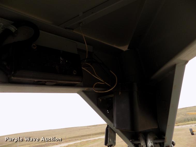 image for item DB9092 2004 Titan livestock trailer