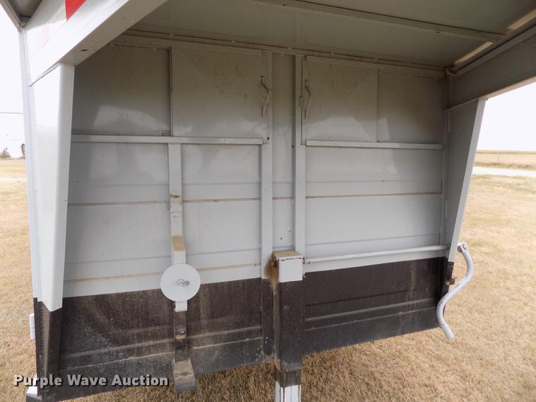 image for item DB9092 2004 Titan livestock trailer