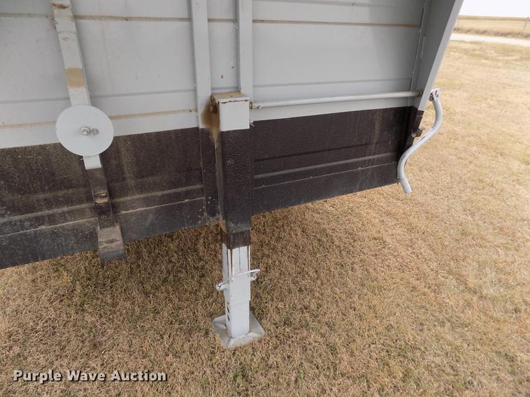 image for item DB9092 2004 Titan livestock trailer