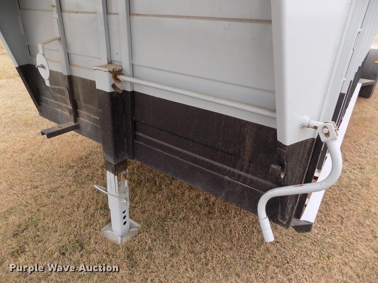 image for item DB9092 2004 Titan livestock trailer