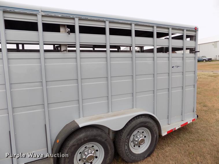 image for item DB9092 2004 Titan livestock trailer