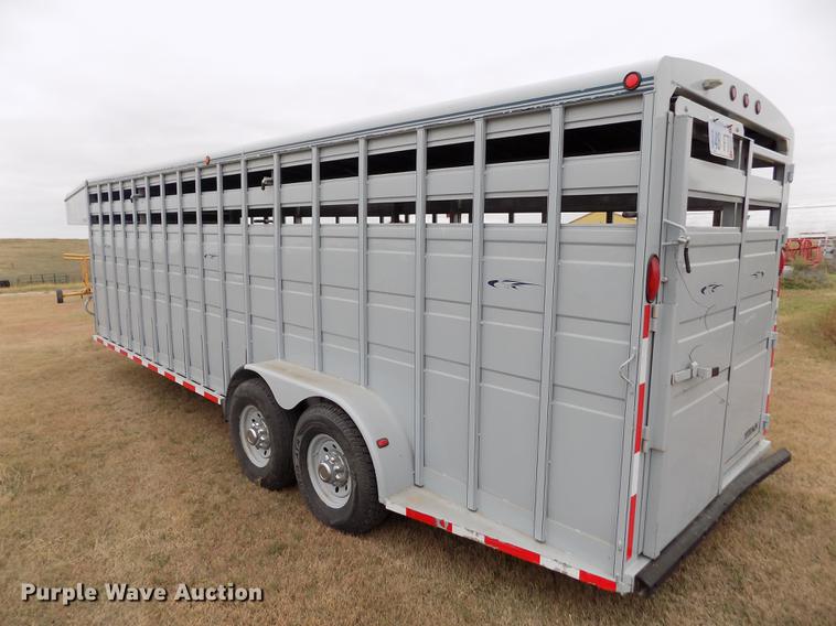 image for item DB9092 2004 Titan livestock trailer