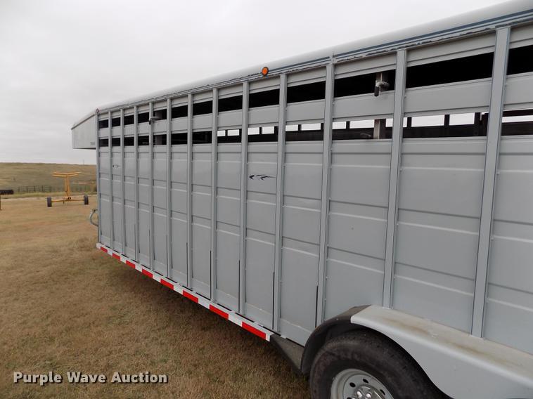 image for item DB9092 2004 Titan livestock trailer