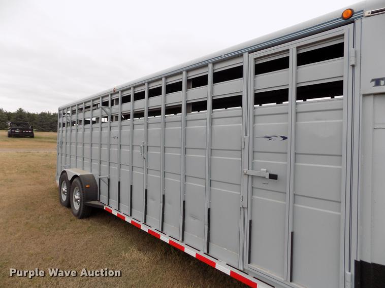 image for item DB9092 2004 Titan livestock trailer
