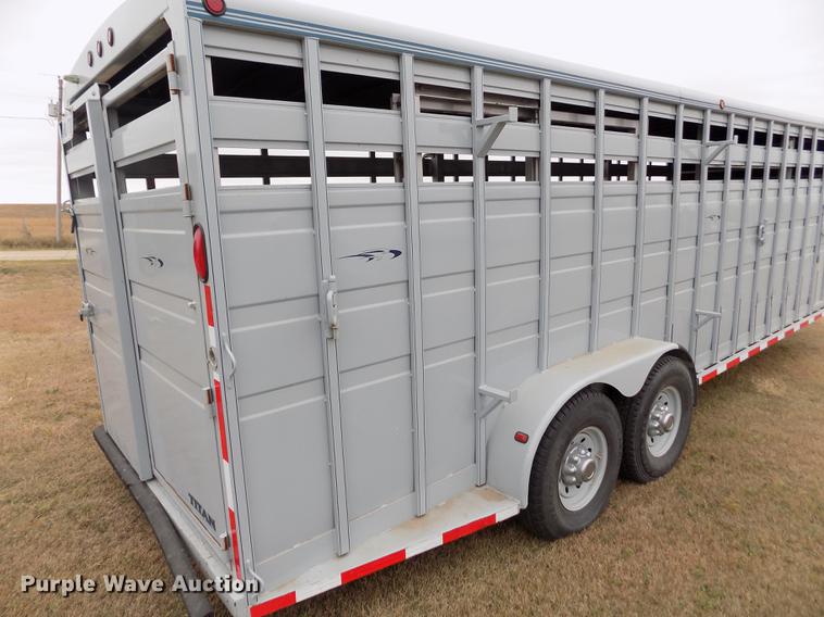 image for item DB9092 2004 Titan livestock trailer