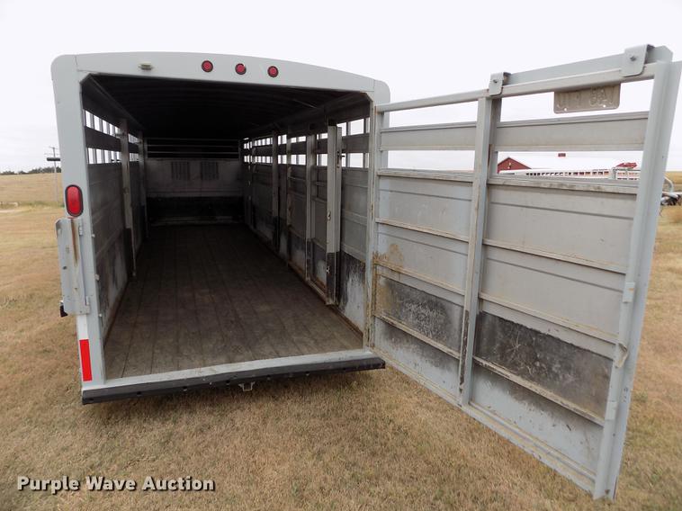 image for item DB9092 2004 Titan livestock trailer