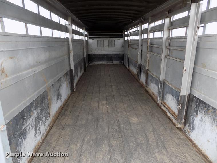 image for item DB9092 2004 Titan livestock trailer