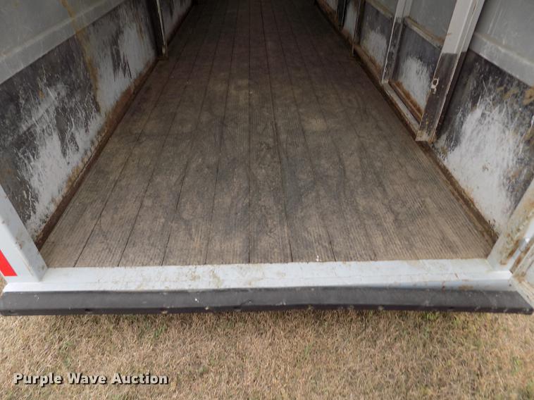 image for item DB9092 2004 Titan livestock trailer