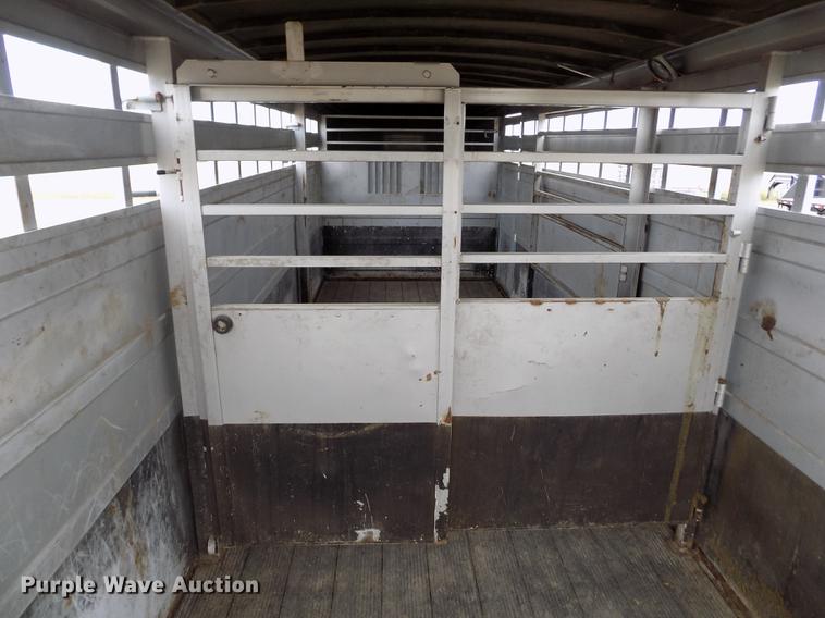 image for item DB9092 2004 Titan livestock trailer