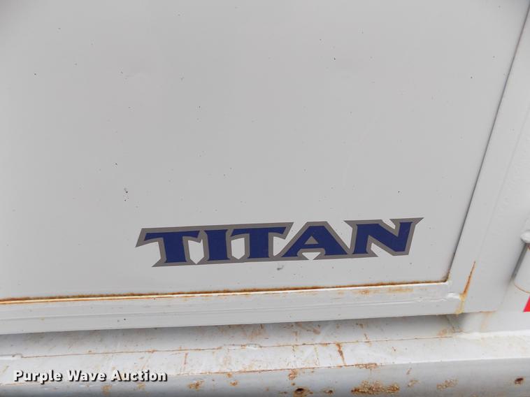 image for item DB9092 2004 Titan livestock trailer