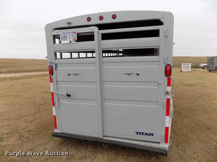 image for item DB9092 2004 Titan livestock trailer