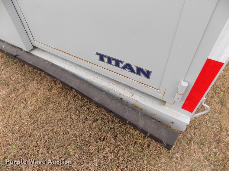 image for item DB9092 2004 Titan livestock trailer