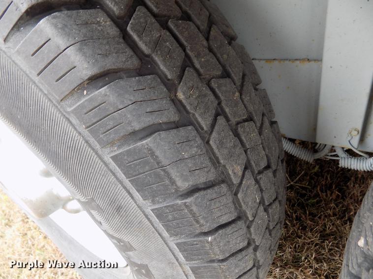 image for item DB9092 2004 Titan livestock trailer