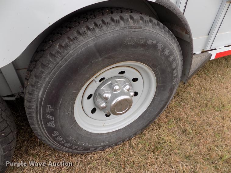 image for item DB9092 2004 Titan livestock trailer