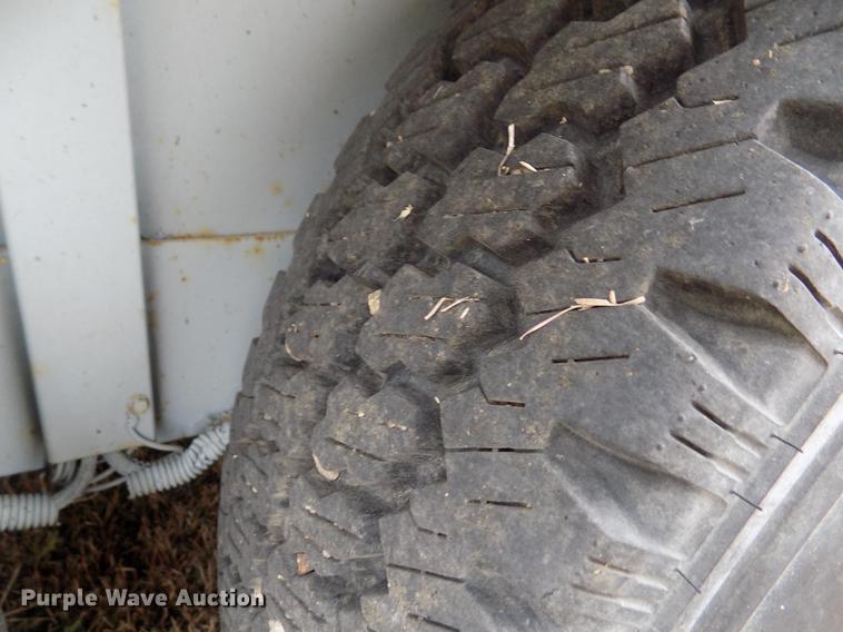 image for item DB9092 2004 Titan livestock trailer