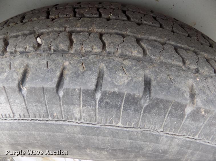 image for item DB9092 2004 Titan livestock trailer