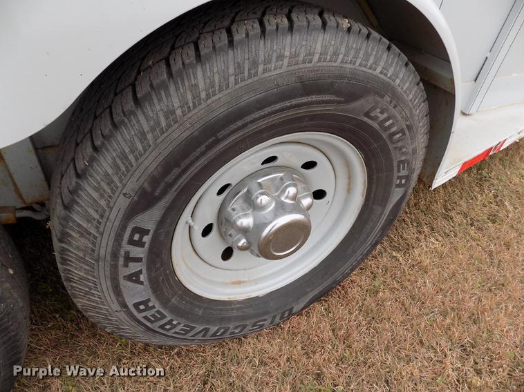 image for item DB9092 2004 Titan livestock trailer