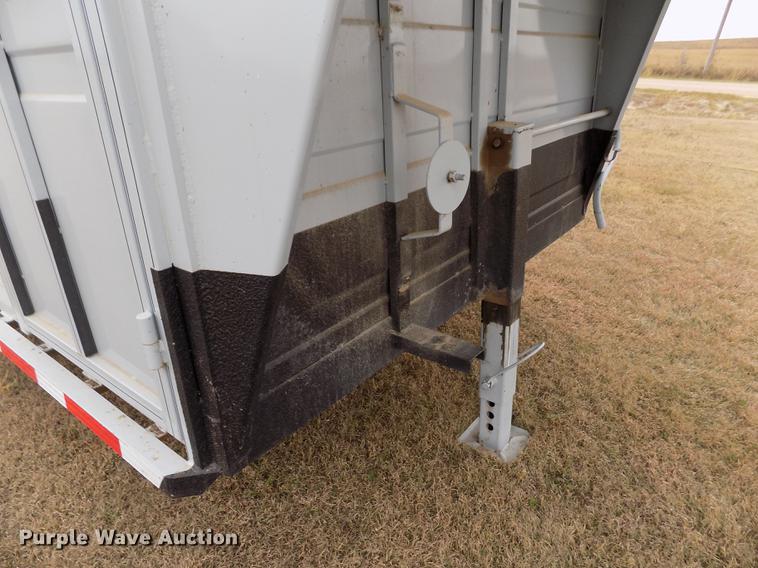 image for item DB9092 2004 Titan livestock trailer