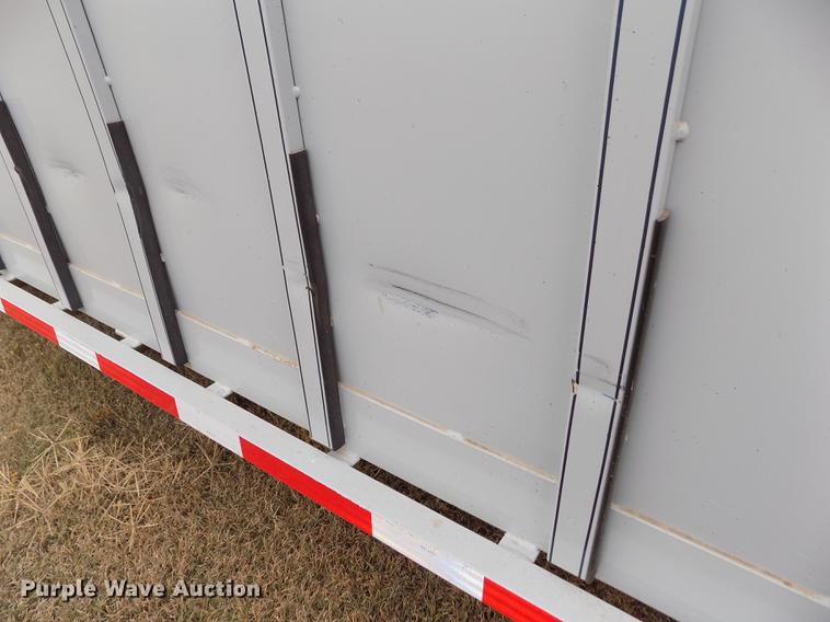 image for item DB9092 2004 Titan livestock trailer