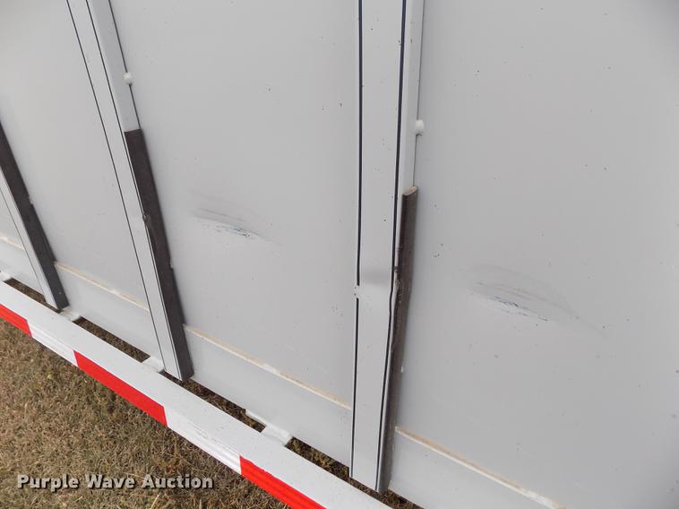 image for item DB9092 2004 Titan livestock trailer