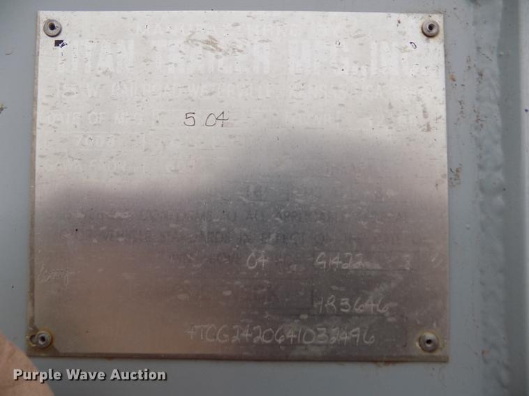 image for item DB9092 2004 Titan livestock trailer