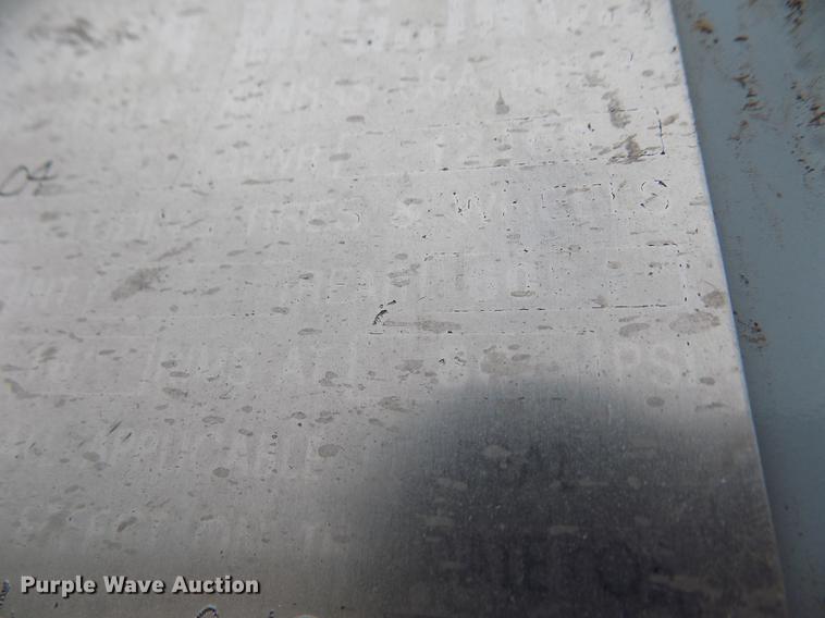 image for item DB9092 2004 Titan livestock trailer