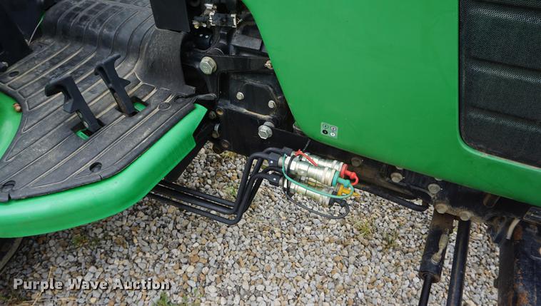 image for item DD6563 2002 John Deere 4610 MFWD tractor