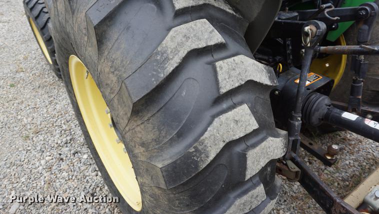 image for item DD6563 2002 John Deere 4610 MFWD tractor