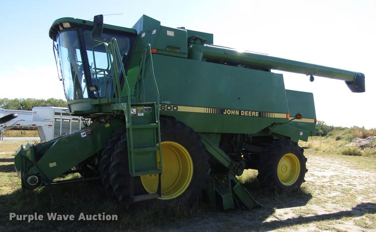 image for item DD8912 1995 John Deere 9600 RWA combine