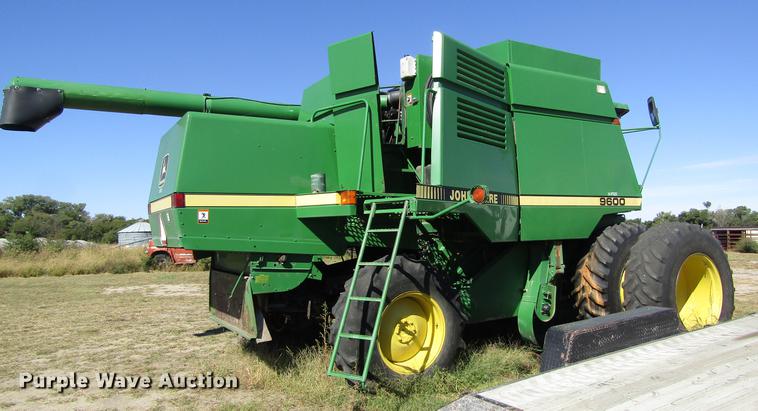 image for item DD8912 1995 John Deere 9600 RWA combine