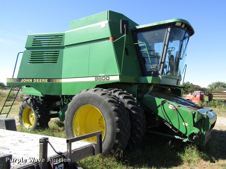image for item DD8912 1995 John Deere 9600 RWA combine