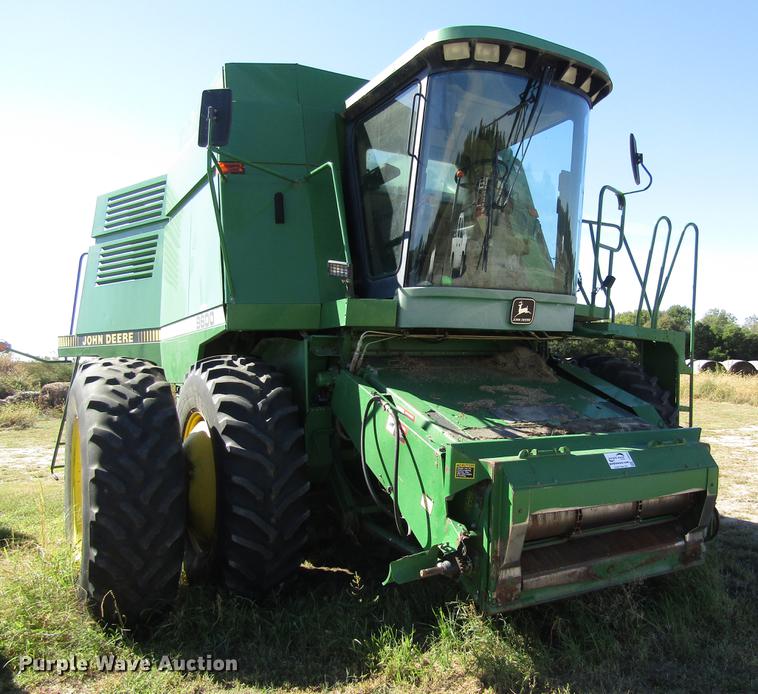 image for item DD8912 1995 John Deere 9600 RWA combine