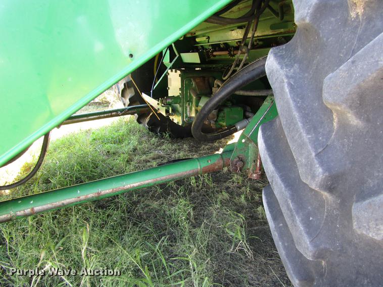 image for item DD8912 1995 John Deere 9600 RWA combine