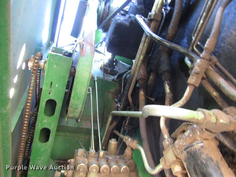 image for item DD8912 1995 John Deere 9600 RWA combine