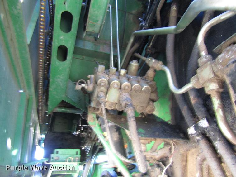 image for item DD8912 1995 John Deere 9600 RWA combine