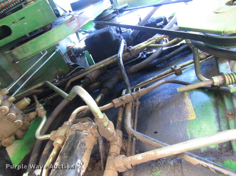 image for item DD8912 1995 John Deere 9600 RWA combine