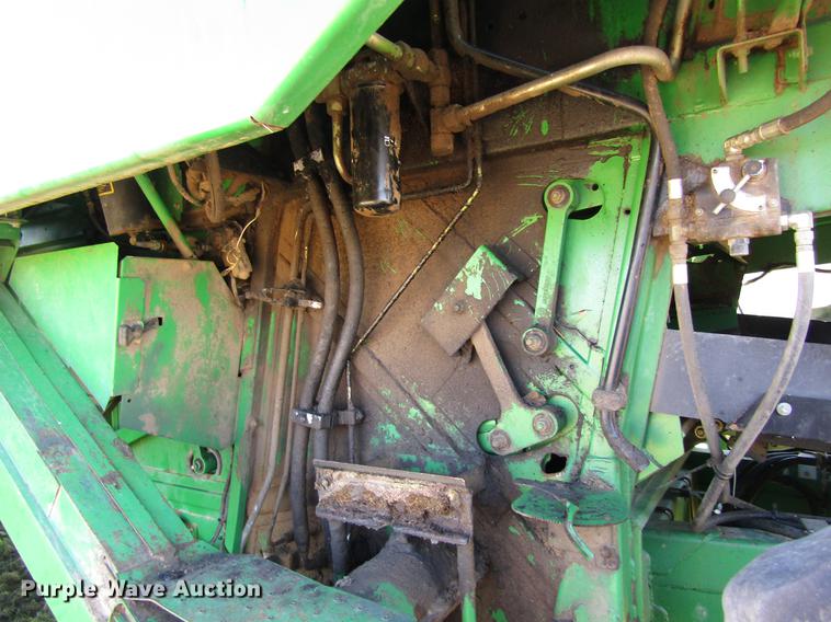 image for item DD8912 1995 John Deere 9600 RWA combine